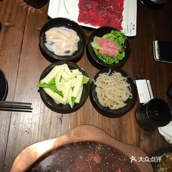 沸騰在湖濱的純粹味道 楊單純私房火鍋